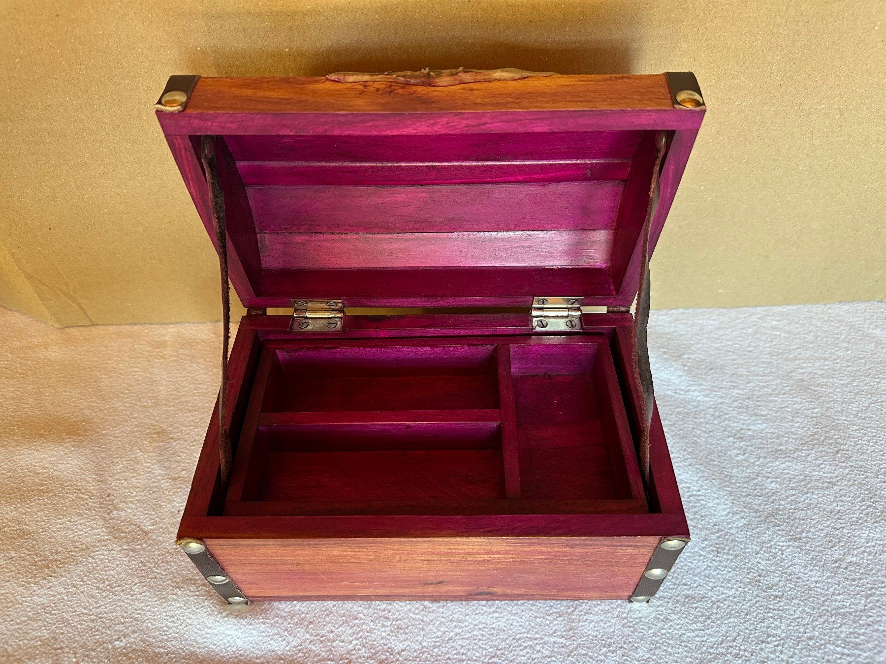Schmuckkästen: Coffret en bois avec rangement intérieur – Gebraucht aus Ste-Croix von BuffetSC 2