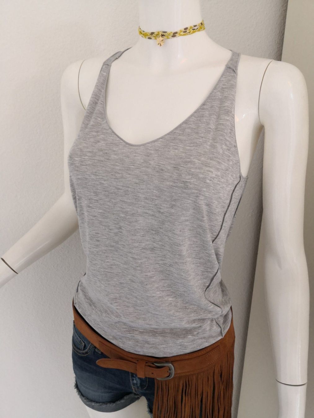 Mango Top: 🤩MANGO TANK TOP HELLGRAU & V-SCHNITT NEU & PRADA P. – Nuovo (secondo la descrizione) da Olten venduto da Naja-Twins-Twins 4