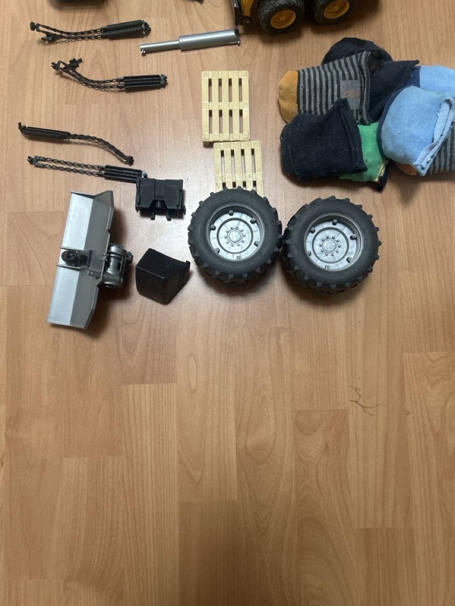 Bruder Spielzeuge: Diverse Bruder Ersatzteile  – Gebraucht aus Buttisholz von Ka6018 1