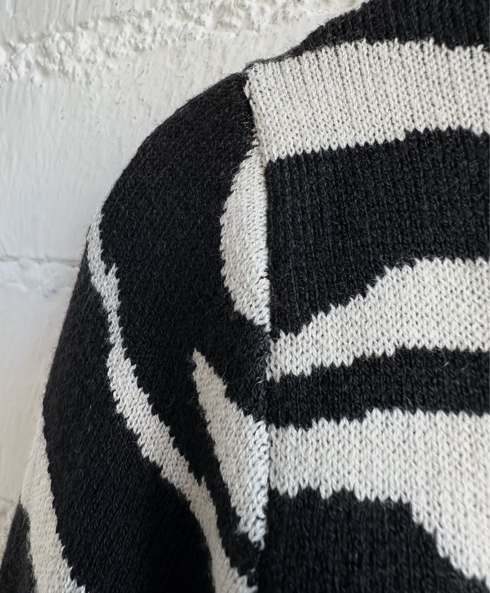 H&M Pullover & Sweatshirts: Cooler, schwarz-weiss gemusterter Crop-Pullover von H&M – Gebraucht aus Bern von Fraeuleinhonig 2