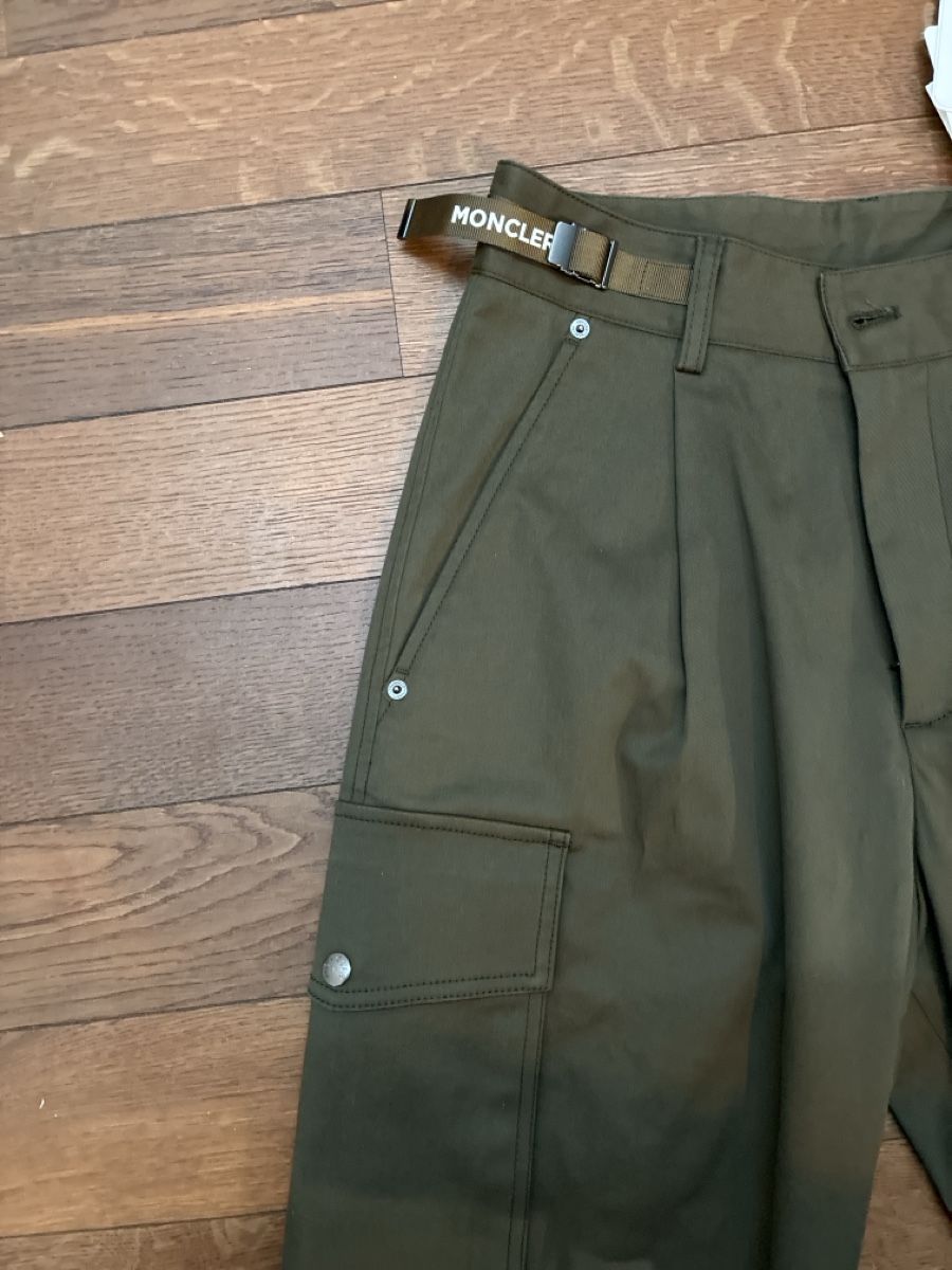 Moncler Pantaloni: Moncler Cotton Gabardine Cargo Trousers – Nuovo (secondo la descrizione) da Muri b. Bern venduto da t29_f8y7 3