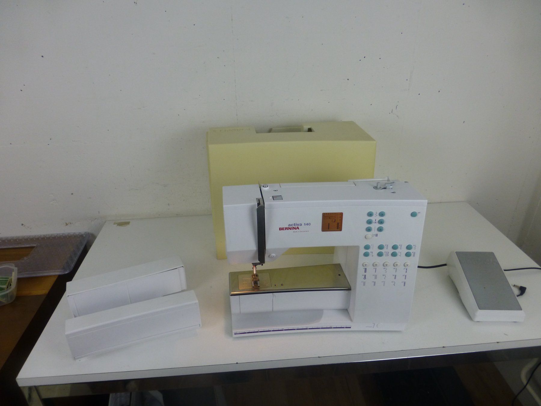 Bernina Macchine da cucire: BERNINA Activa 140 mit Original Koffer – Usato da Fahrweid venduto da ekv