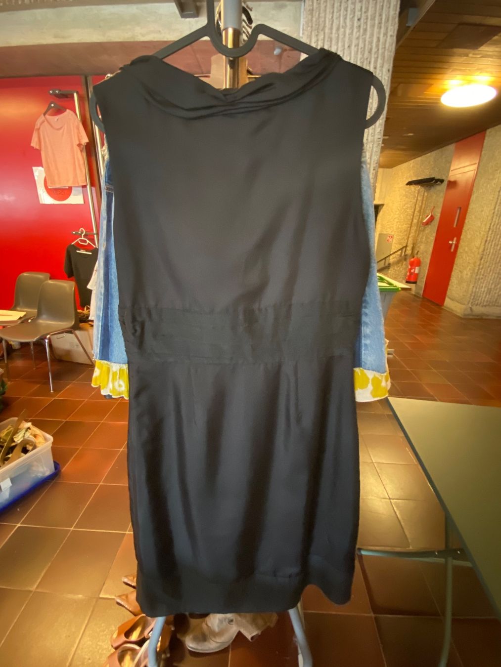 Vestiti: Robe LOLA 40 100% SILK – Usato da Epalinges venduto da madeleine05 8