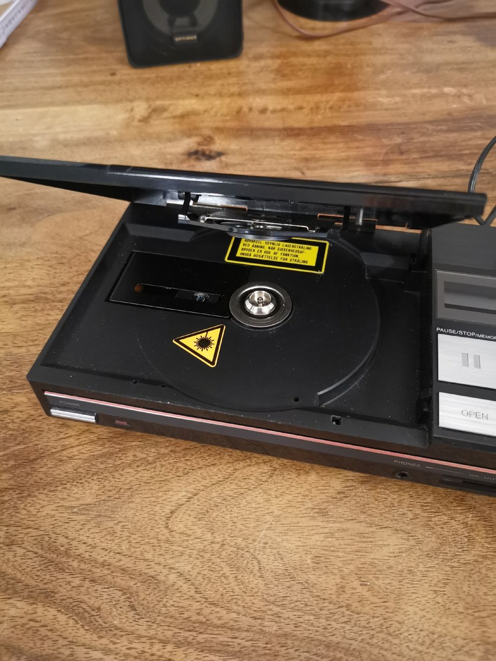 Tragbarer Mediaplayer: TOSHIBA compact disc player XR-J9 – Gebraucht aus La neuveville von Madmax1979 3