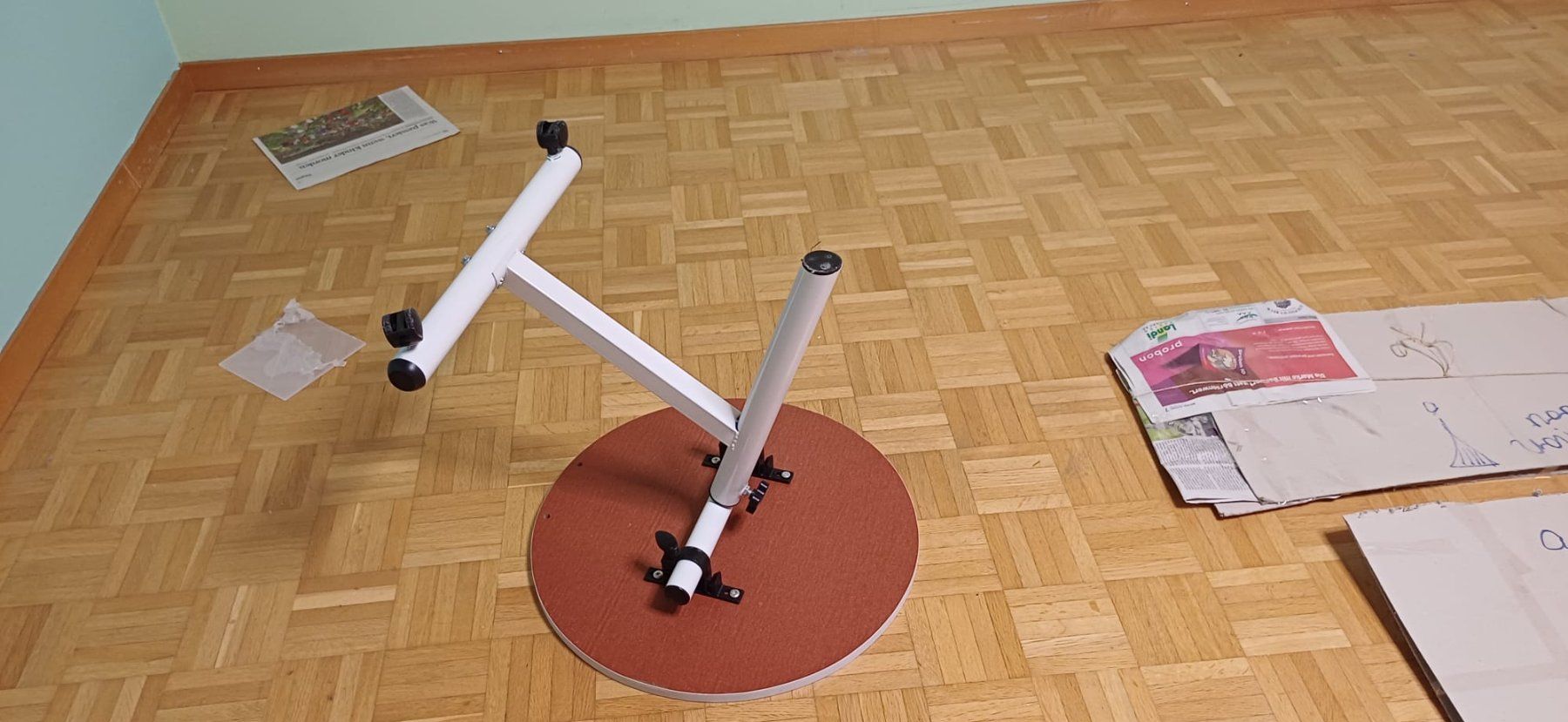 Tische: Table basse ronde à roulettes, réglable en hauteur – Gebraucht aus Payerne von jea_m6nb 4