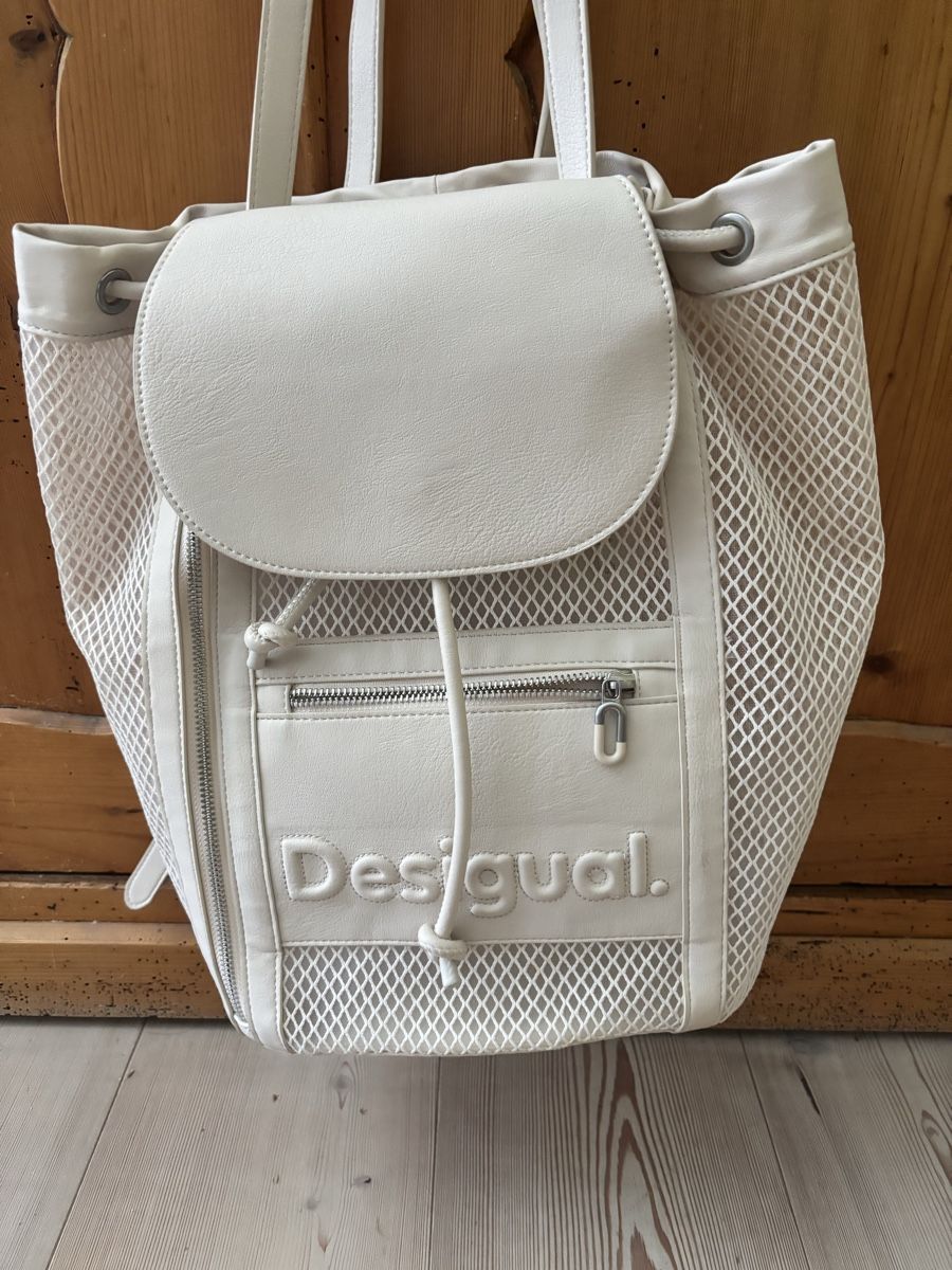 Desigual Sacs à dos: Desigual Rucksack weiss – Neuf (Voir description) à Fruthwilen par Joy111 3