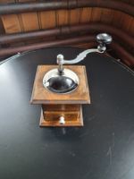 Schöne antike Kaffeemühle
