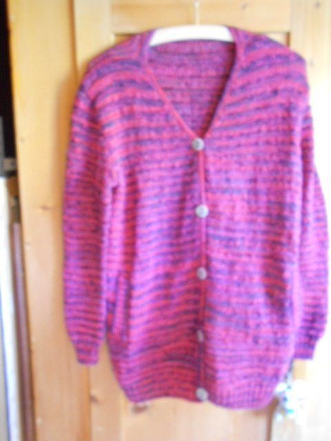 Giacche: Woll-Strickjacke HANDARBEIT Gr 42-46 – Nuovo (secondo la descrizione) da Flühli LU venduto da primula-47 3