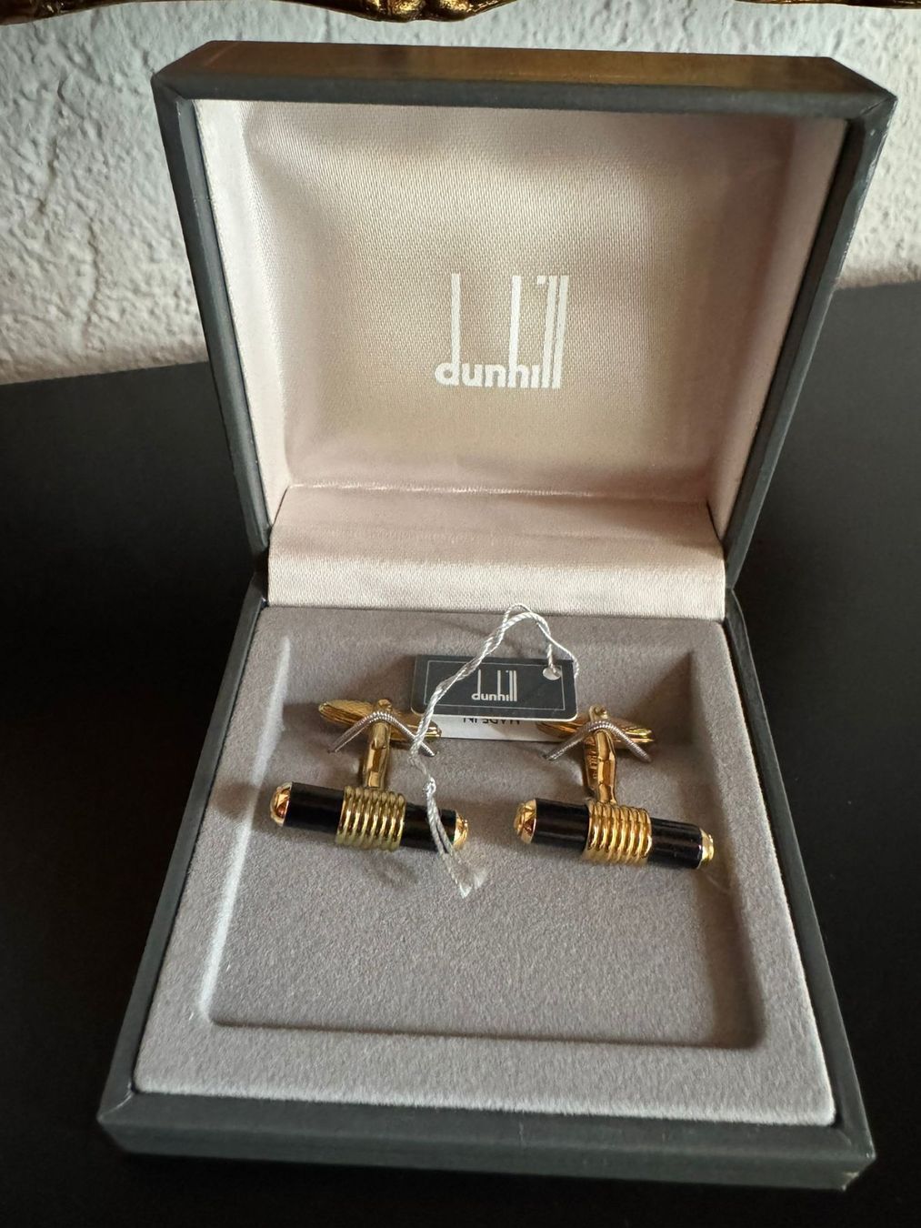 Dunhill Gemelli: Dunhill Manschettenknöpfe Set mit Originalbox – Nuovo e nell'imballaggio originale da Winterthur venduto da Dejv