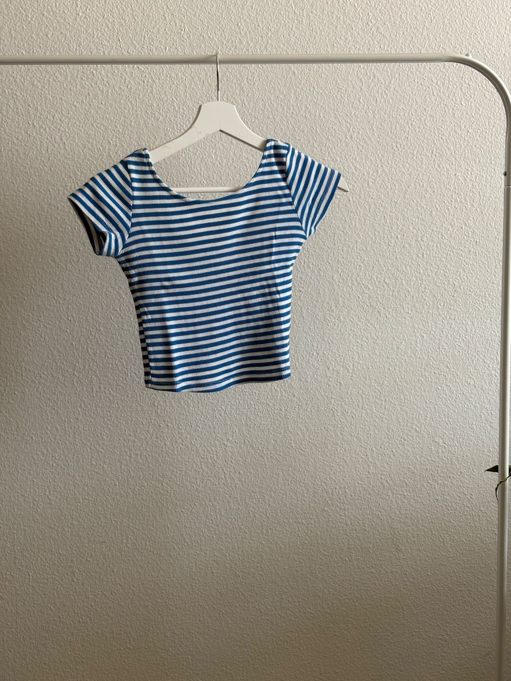 Zara Blouses, T-shirts & Tops: gestreiftes Top – D'occasion à Zürich par bbbggg