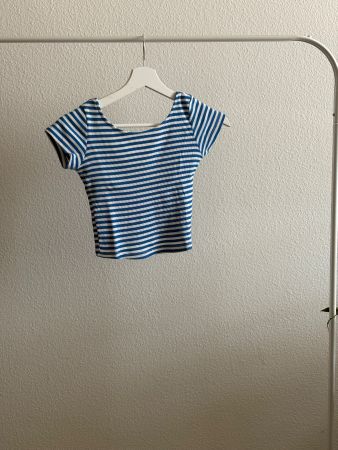 gestreiftes Top