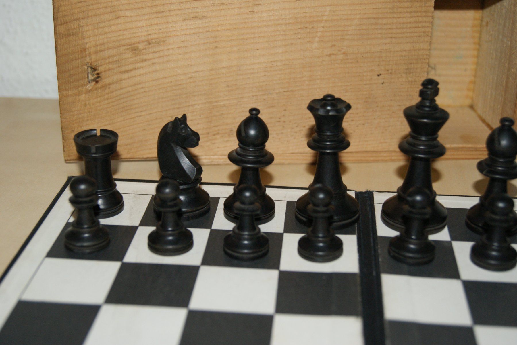 Spiele: Schachbrett – Holz Figuren – Gebraucht aus Zürich von Widi1 1