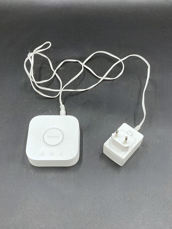 Philips Systèmes de contrôle: PHILIPS | Hue Schaltmodul Bridge | Weiss – D'occasion à Wittenbach par Restwert_St-Gallen