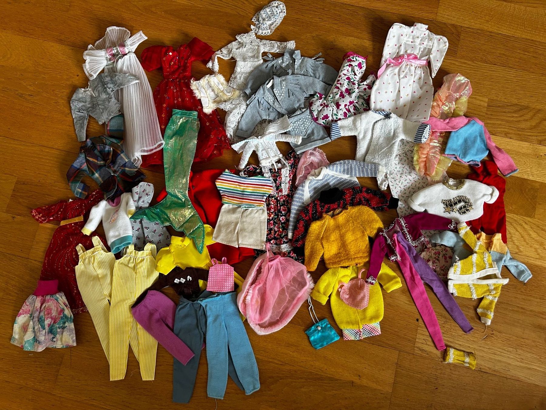 Puppen: Barbie Kleider und Schuhe – Gebraucht aus Dagmersellen von kouk01