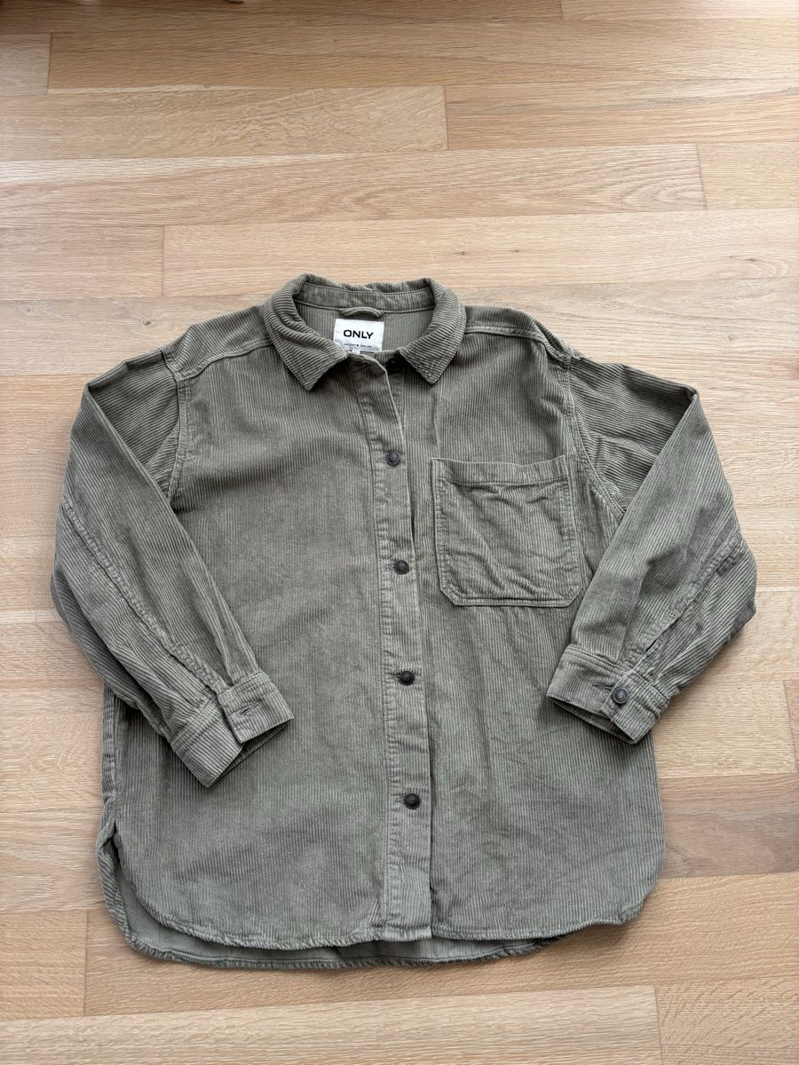 Only Camicette: Cordbluse Only XL salbeigrün – Usato da Gwatt (Thun) venduto da Bioethanol01