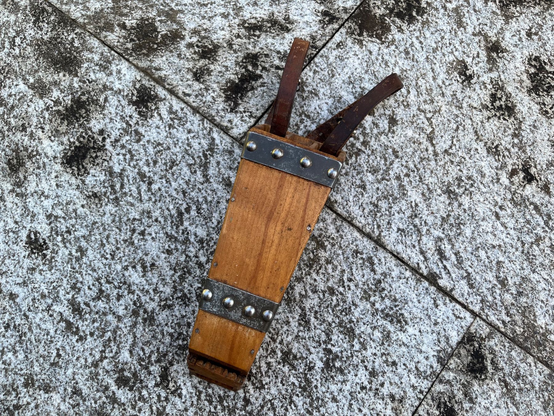 Küchenmesser: Messerscheide Vintage Metzger Holz Messerköcher – Gebraucht aus Bottmingen von Puffsack