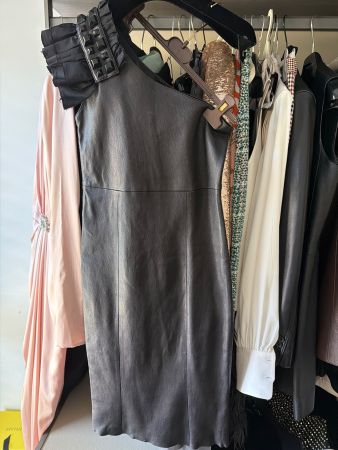 Kleid One-Shoulder schwarz mit Nieten guter Zustand