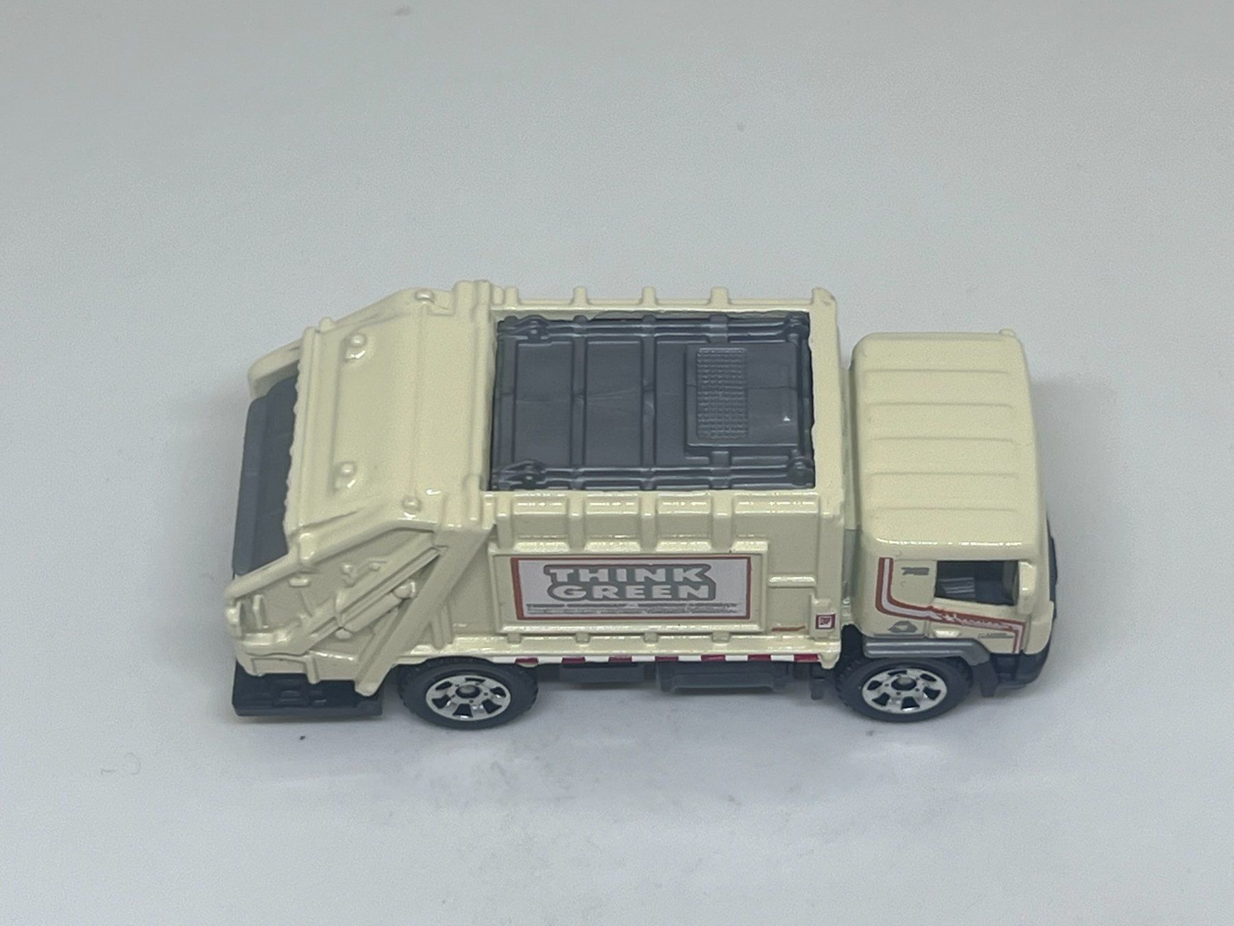 Matchbox Modellini d'auto: Matchbox Garbage Truck #272 – Usato da Wildegg venduto da LaaBoutique 1
