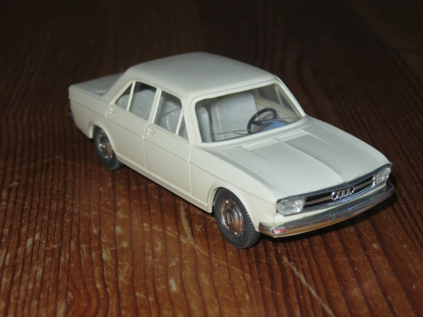 Audi Modellini d'auto: Audi 100 LS 1:40 Cursor Modell 968 hell-beige ohne OVP – Usato da Utzenstorf venduto da jue_5d6l 6