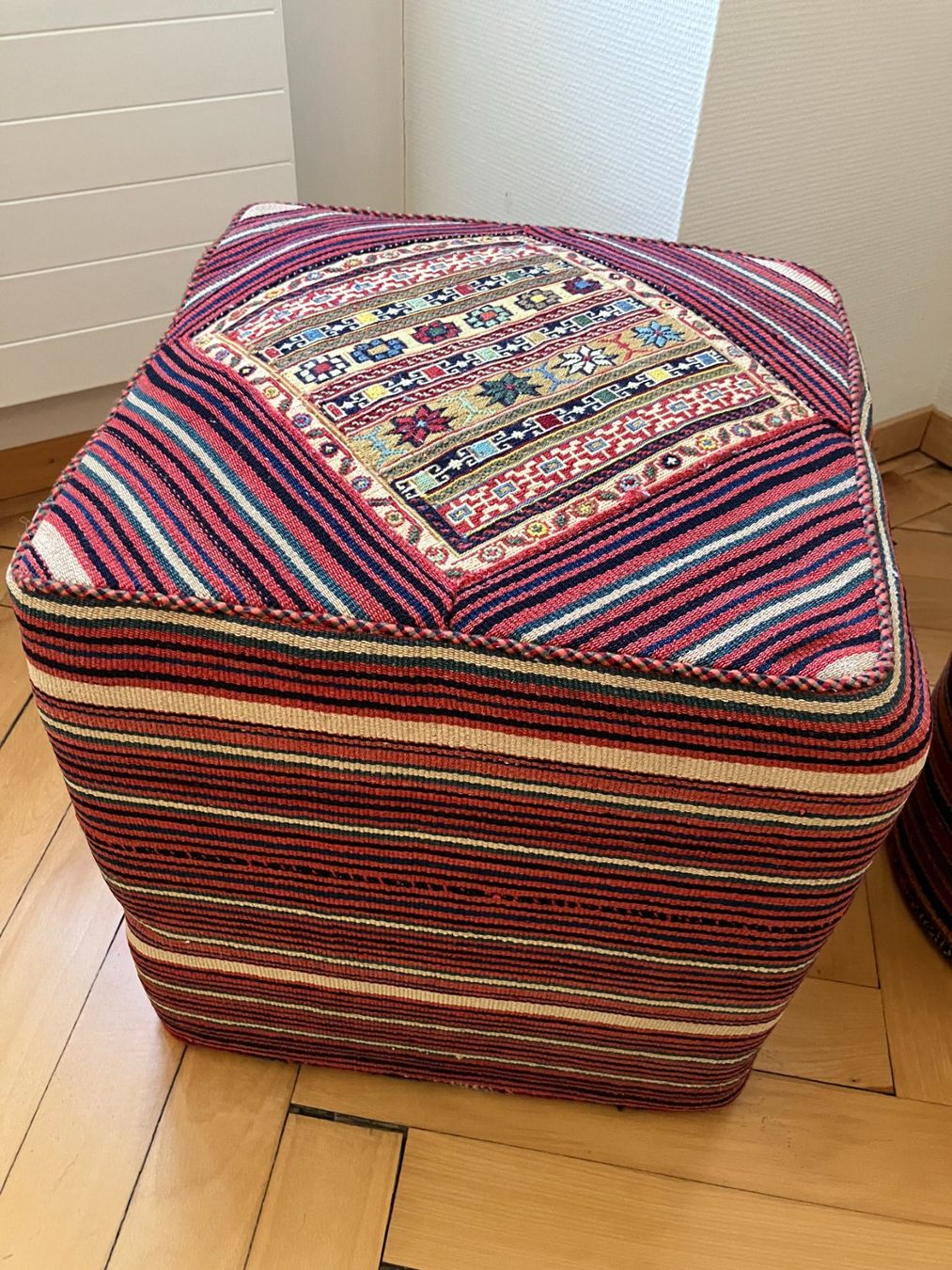 Kelim Sgabelli: 2er-Set Kelim Hocker / Poufs, Handarbeit – Usato da Murten venduto da tanjens 2