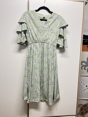 Green floral summer dress with ruffle sleeves - size 38