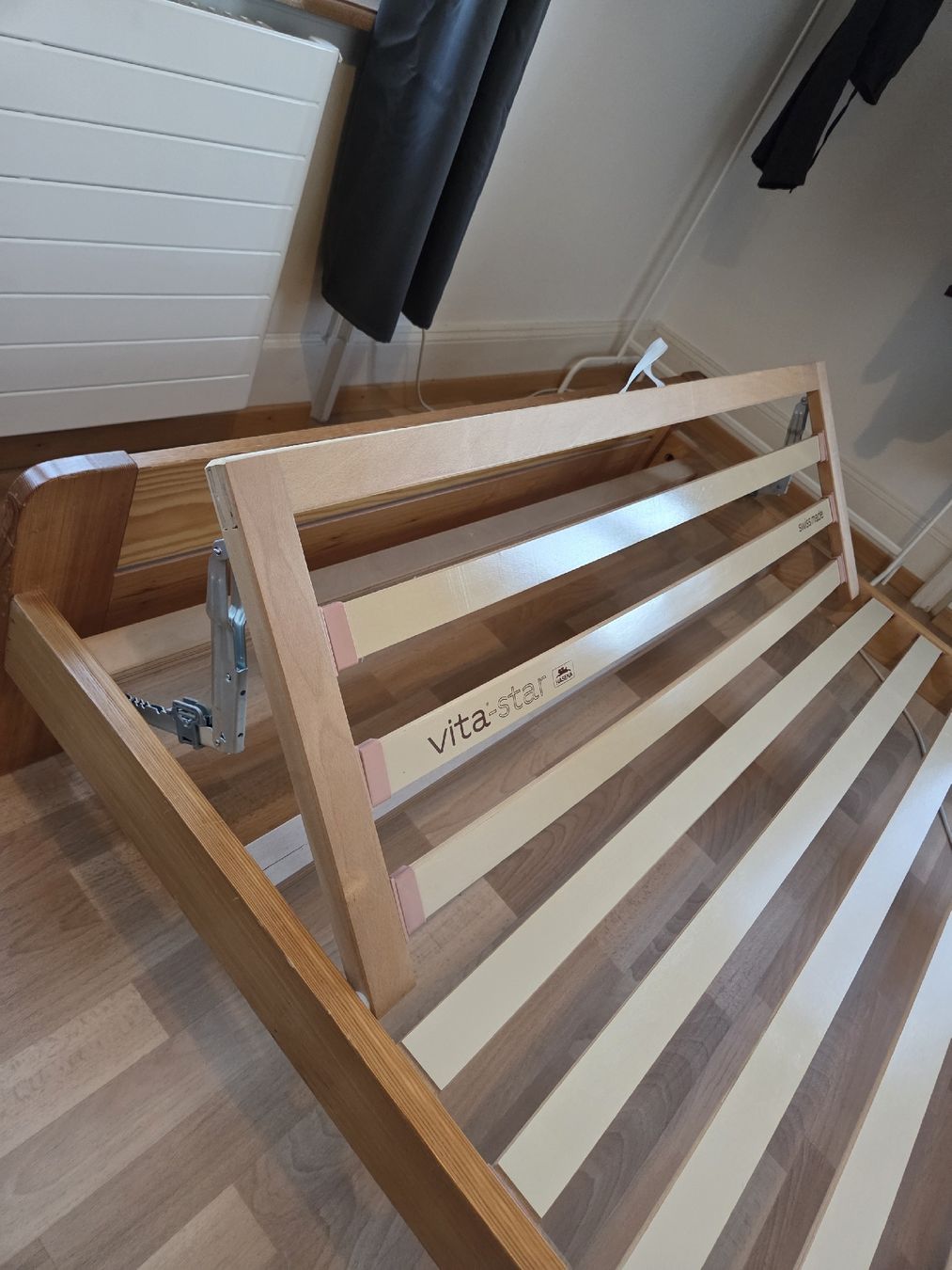Lits: Bed structure 140x200 – D'occasion à St. Gallen par ner_j8bw 2