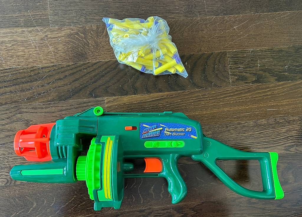 Spielzeuge: Automatic 20 Dart Blaster – Gebraucht aus Küsnacht ZH von zak_jc78