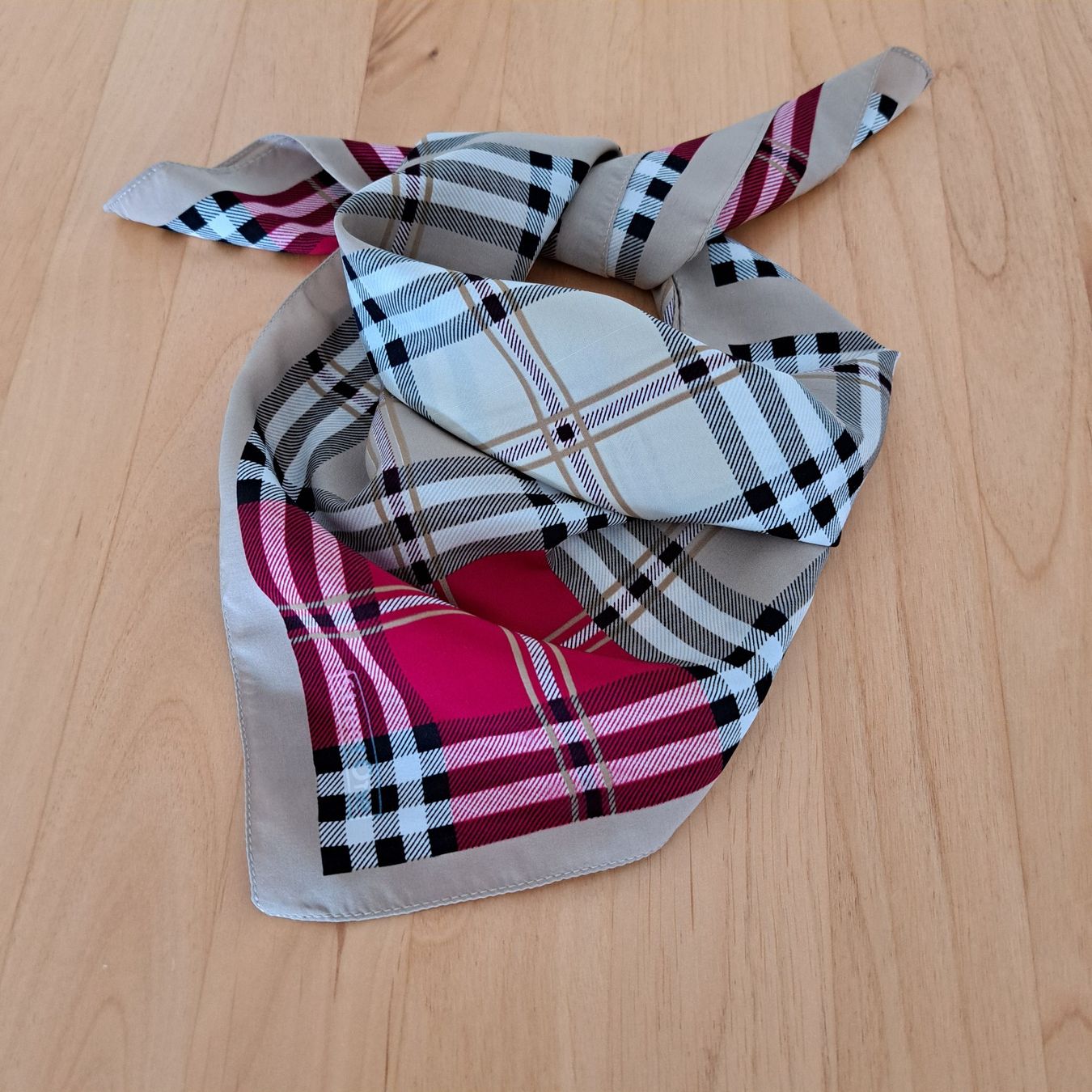 Foulard & Sciarpe: Nicki Tuch "Street ONE" – Usato da Grüningen venduto da Tappio