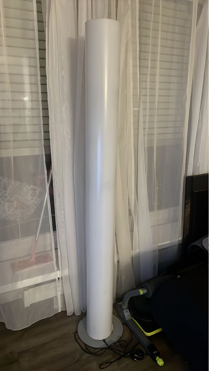 Lampade: Stehlampe zylindrisch weiss – Usato da Arnegg venduto da lala888