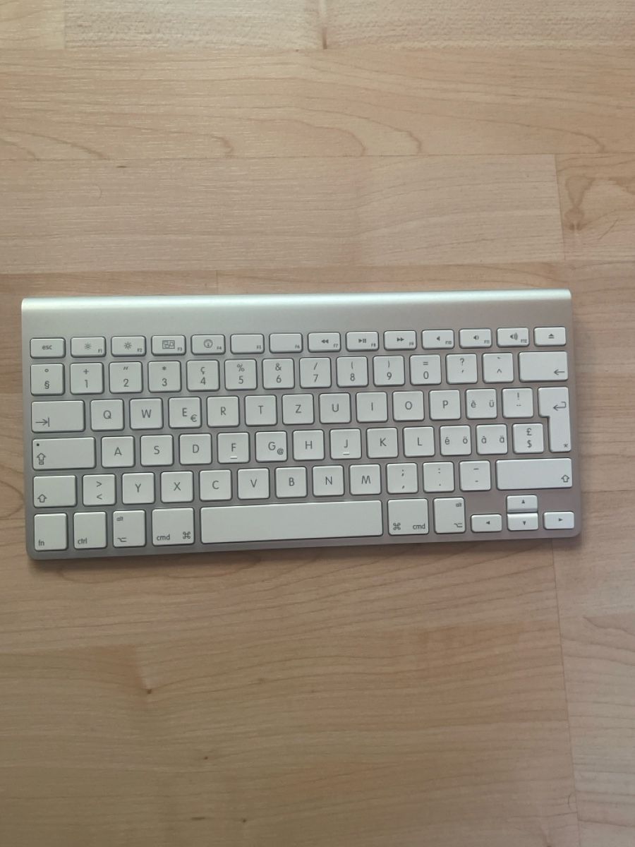 Apple Claviers: Apple Wireless Keyboard MC184SM/A – Neuf (Voir description) à Hombrechtikon par GianneE