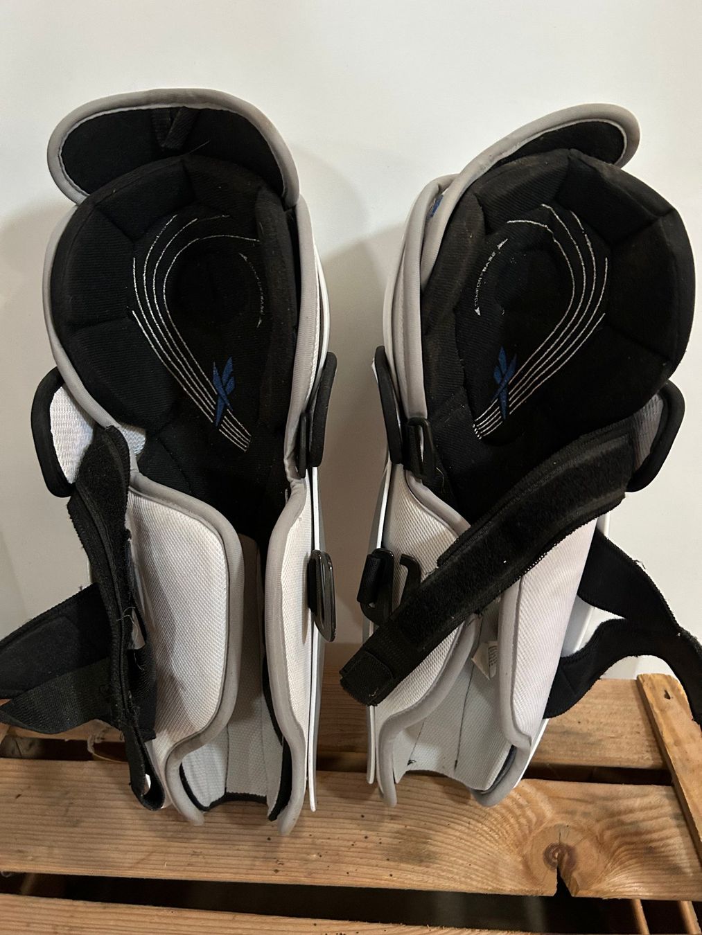 Reebok Schutz & Schoner: Schienbeinschoner Reebok 36 cm / 14'' – Gebraucht aus Bowil von Mirifix 1