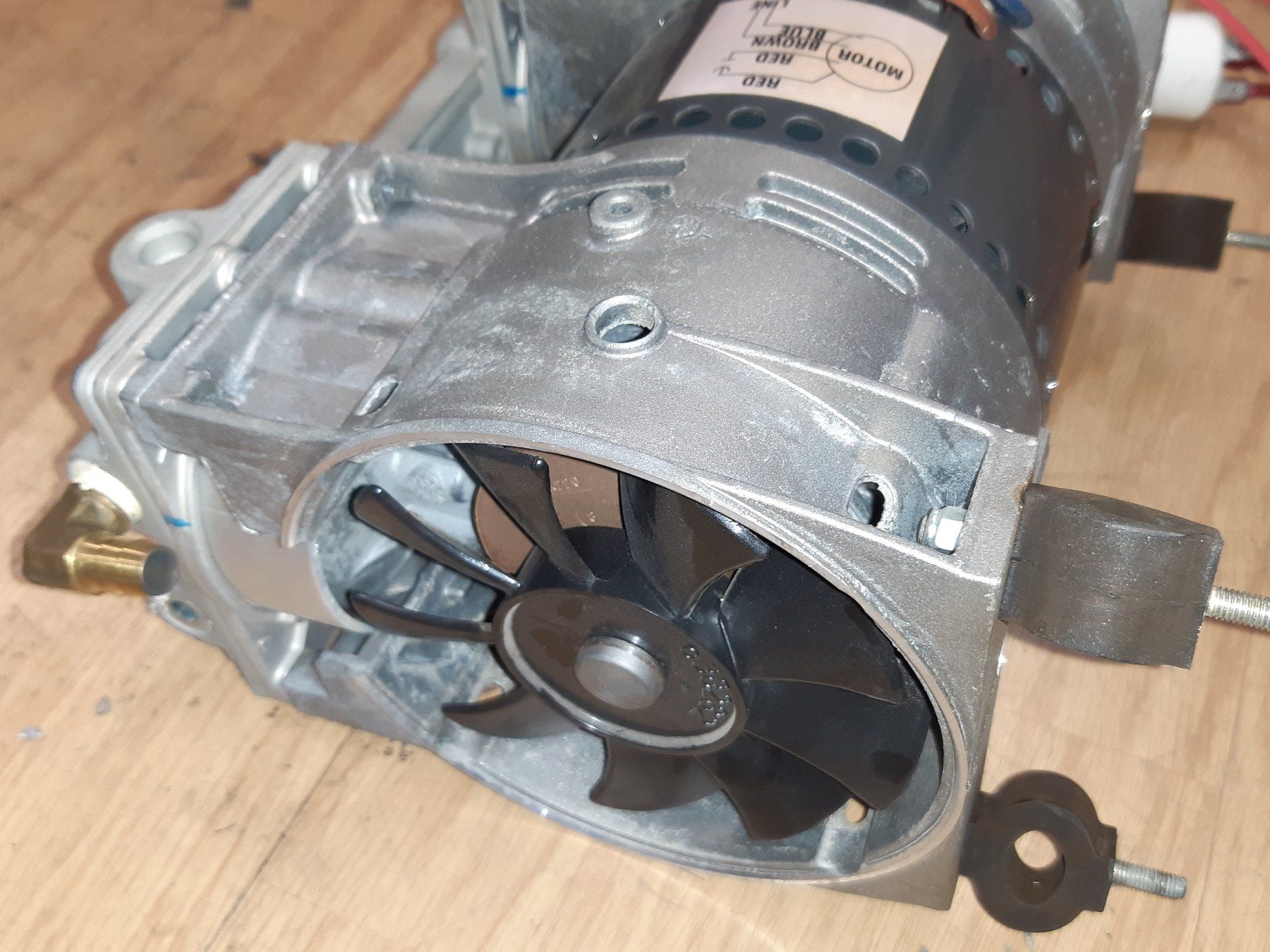 Compressori: Druckluft motor, Doppelkolbenkompressor? Saugt & bläst – Usato da Lohn-Ammannsegg venduto da Molch7 6