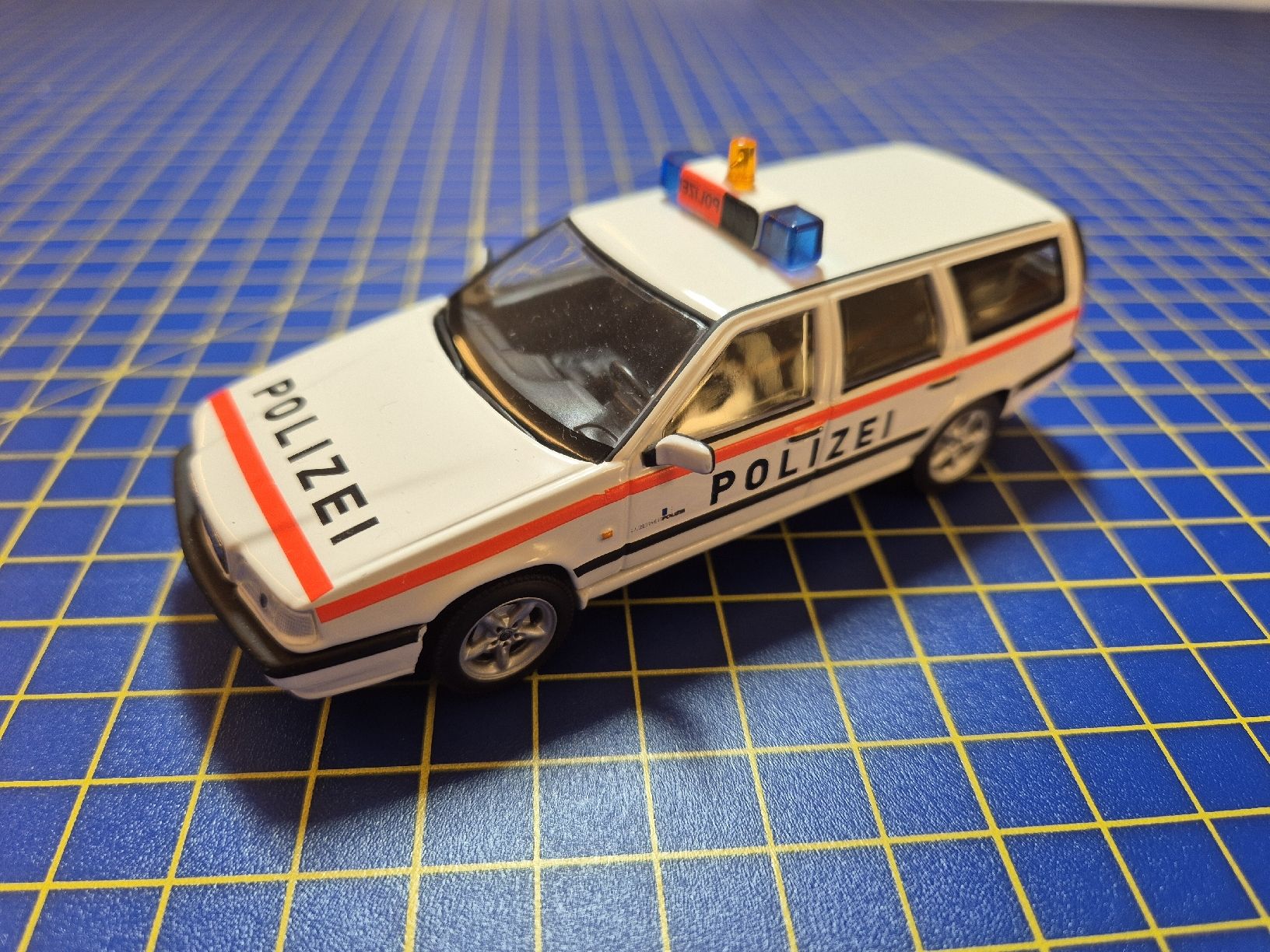 Volvo Modellini d'auto: Volvo 850 Kantonspolizei Luzern 1:43 – Usato da Lachen SZ venduto da bow_wdl9