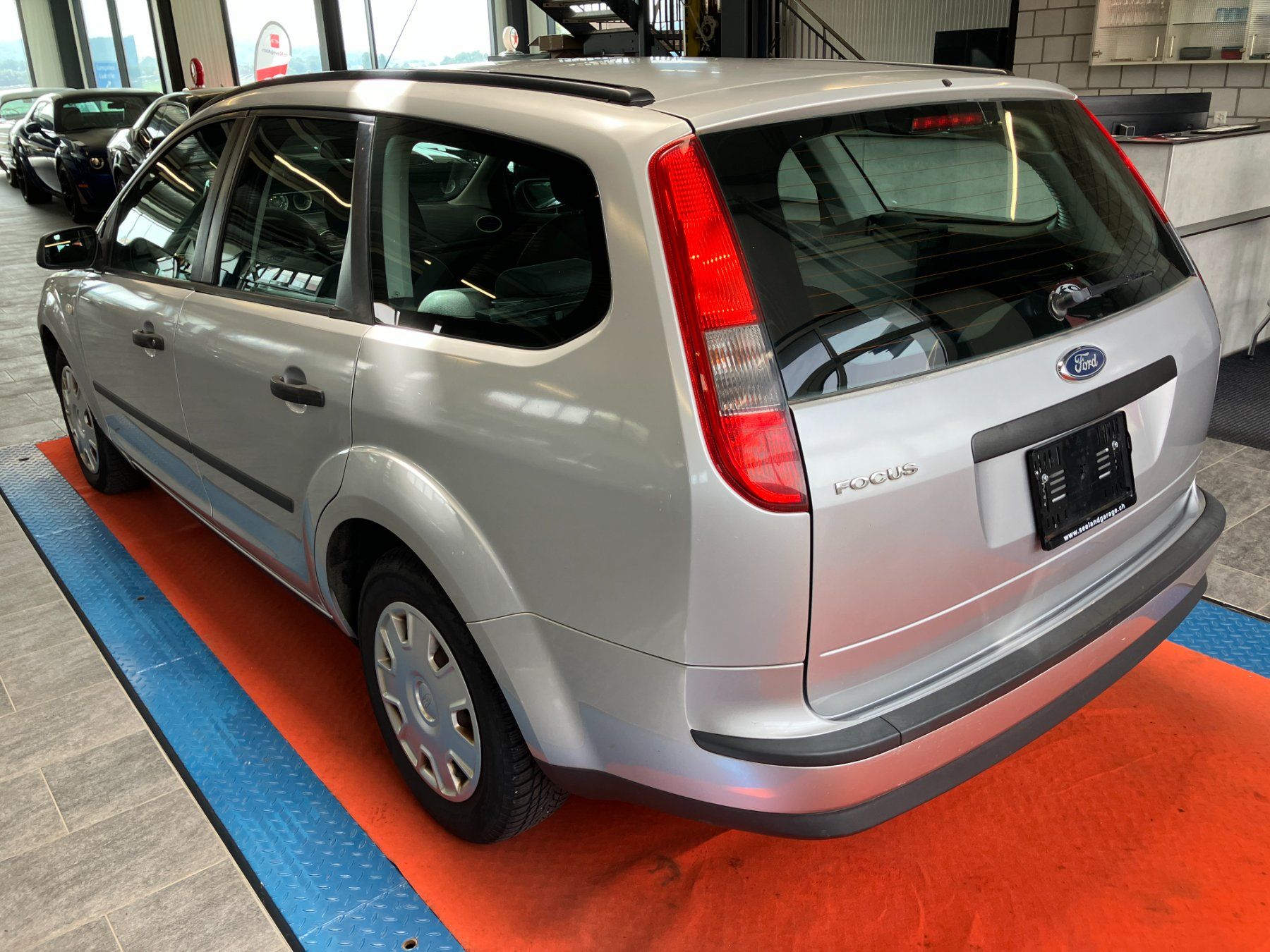 Ford Autos: FORD Focus 1.6i Carving Automatic – Gebraucht aus Gampelen von Steuer0 8