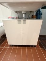 Waschbeckenunterschrank weiss mit zwei Türen gut erhalten