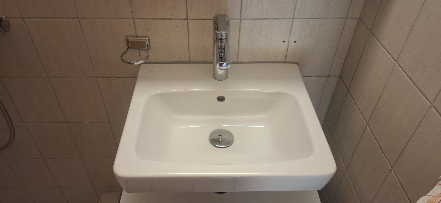Kwc Lavabi & lavandini: Waschbecken mit KWC mischer – Usato da Rorbas venduto da Fugsuzo 1