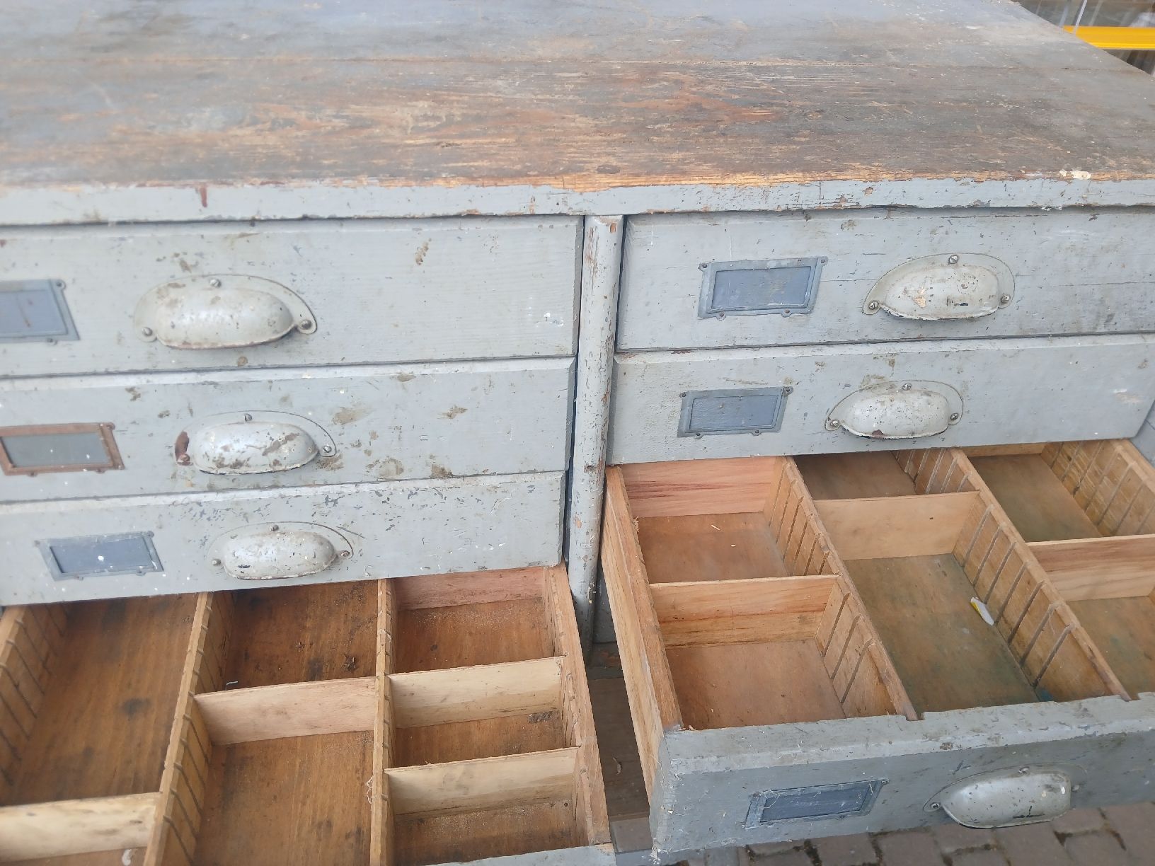 Cassettiere: Meuble  ancien en sapin 8  tiroirs en queue d' aigle  – Usato da Corcelles-Payerne venduto da evalyne 6