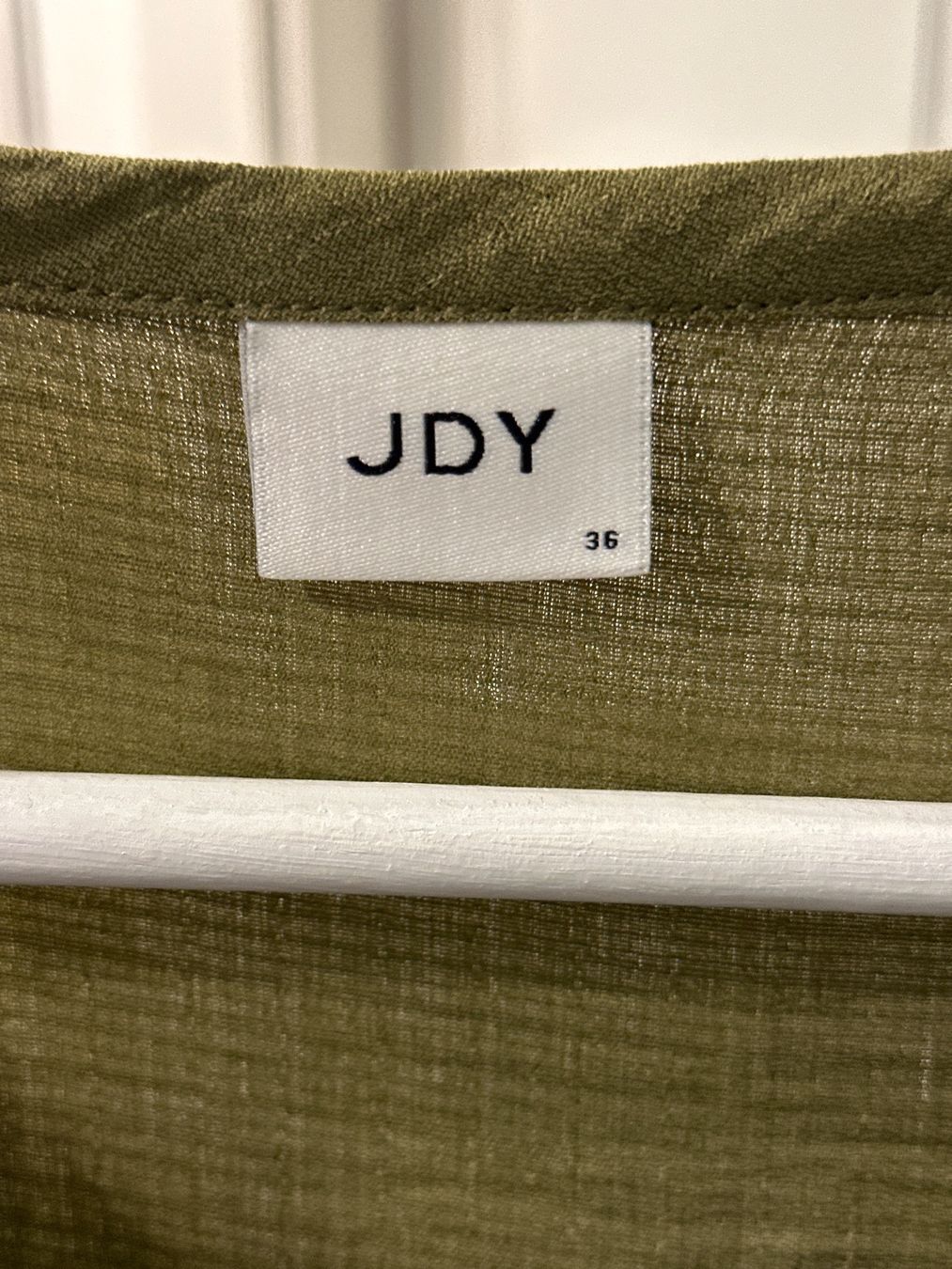 Tops: Top der Marke JDY Grösse 36 – Gebraucht aus Bettwiesen von Relux1 2