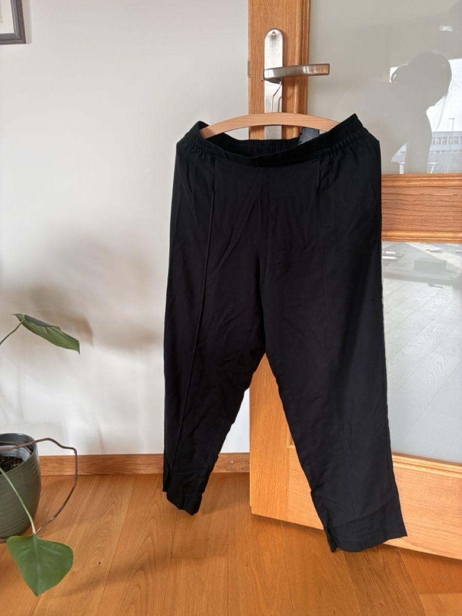 C&A Pantaloni: Stylish Black Cropped Trousers - C&A L – Nuovo (secondo la descrizione) da Untersiggenthal venduto da mic_ksv9