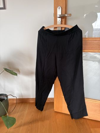 Stylish Black Cropped Trousers - C&A L