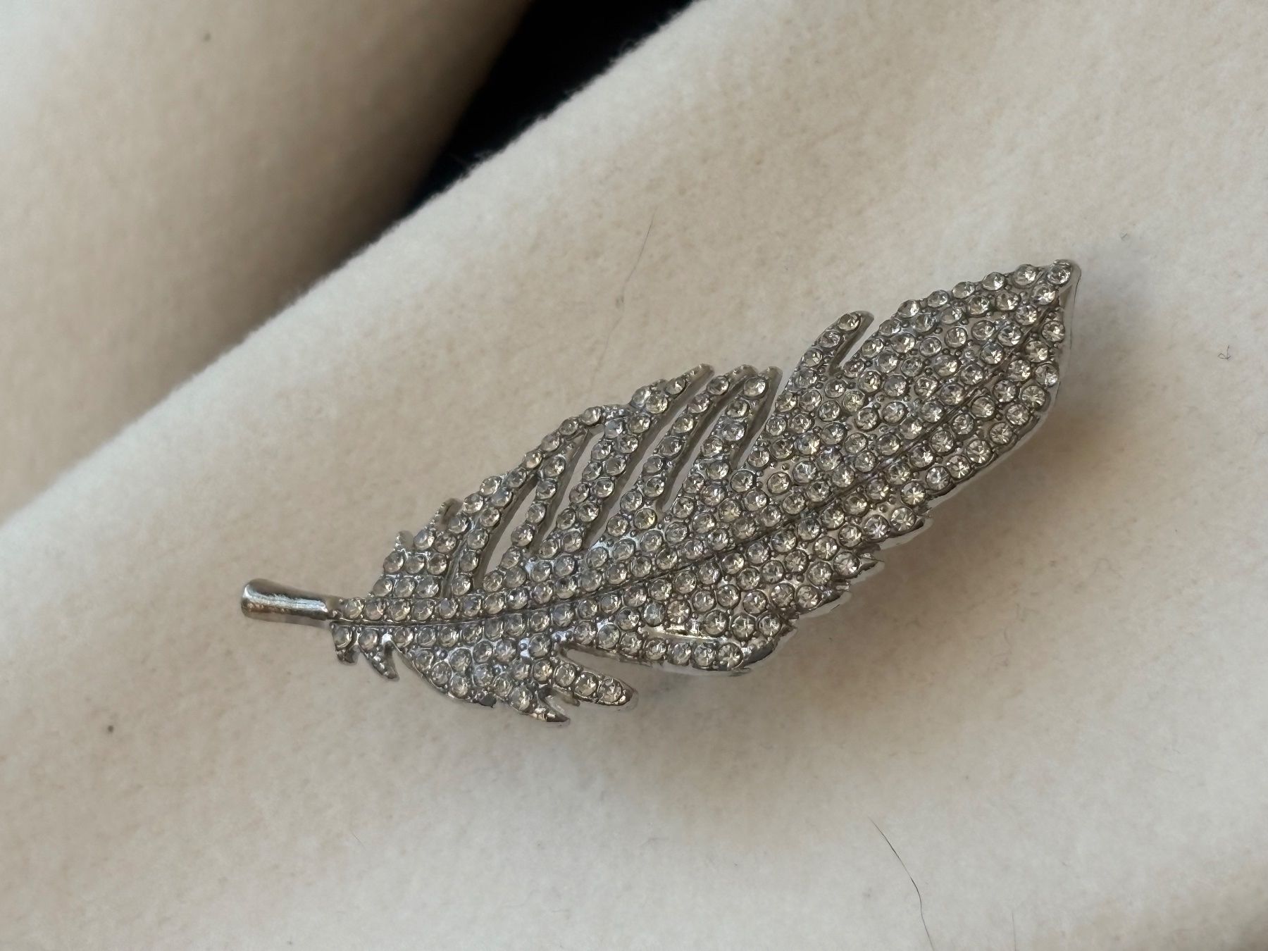 Spille & Fermagli: Luxus Elegante  Brosche Farbe: Silber – Nuovo (secondo la descrizione) da Biel-Bienne venduto da Roserosse13