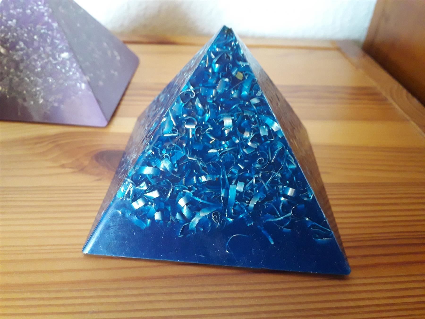 Edelsteine: ORGONIT Pyramide Medium * Bergkristall – Neu und originalverpackt aus Aeschi b. Spiez von KRONLICHT 5