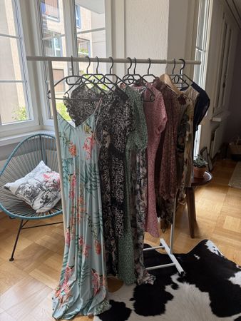☀️ SUMMER VIBES – 10-teiliges Kleider-Paket | Grösse S 🌸