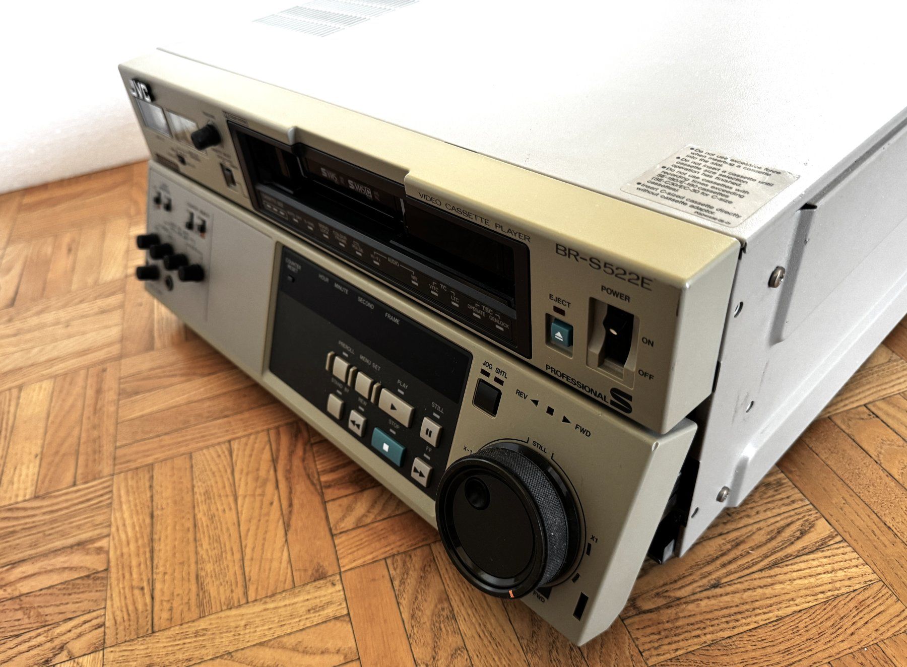 JVC Registratori: JVC BR-S522E Professional S-VHS Editing Video Player for rep – Usato da Zürich venduto da Tapehead 5
