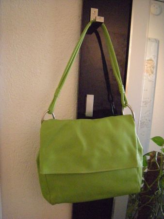 Tasche Umhängetasche Echt Leder kiwigrün 31x30x9cm
