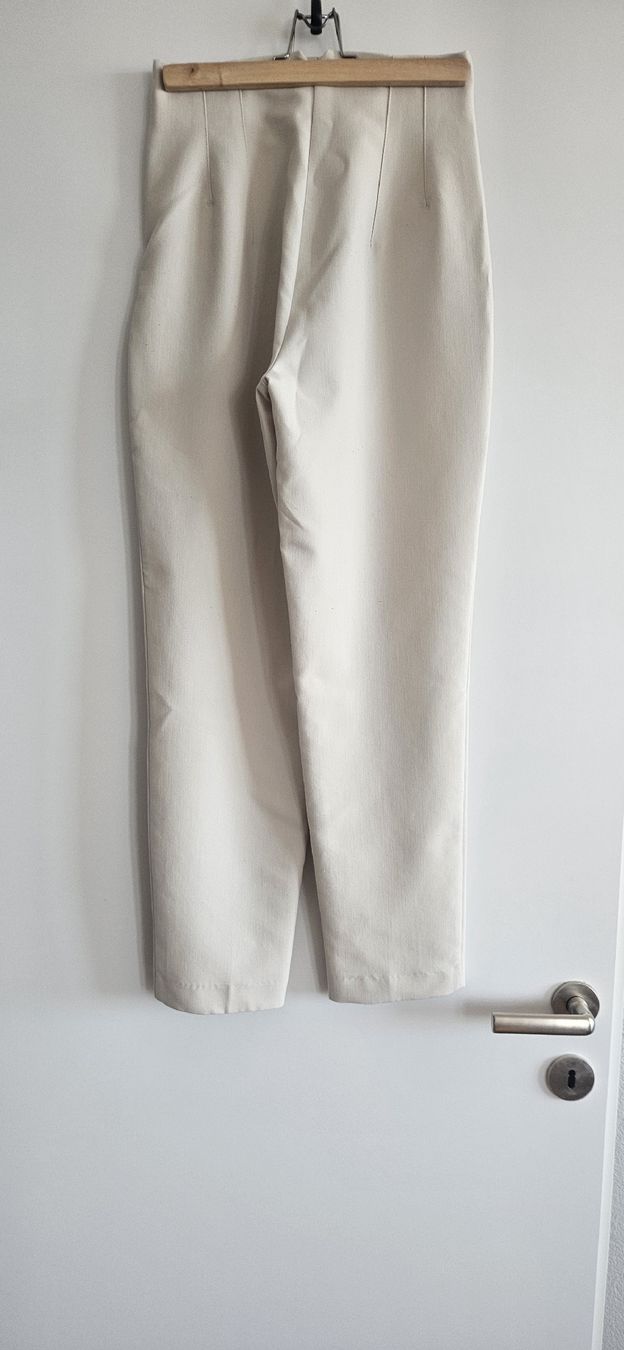 Zara Pantalons: Zara High-waisted pants - XS – D'occasion à Horgen par SA_MOE00 2