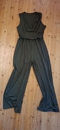 Sommerlicher Jumpsuit, olivgrün, Grösse XL, neuwertig