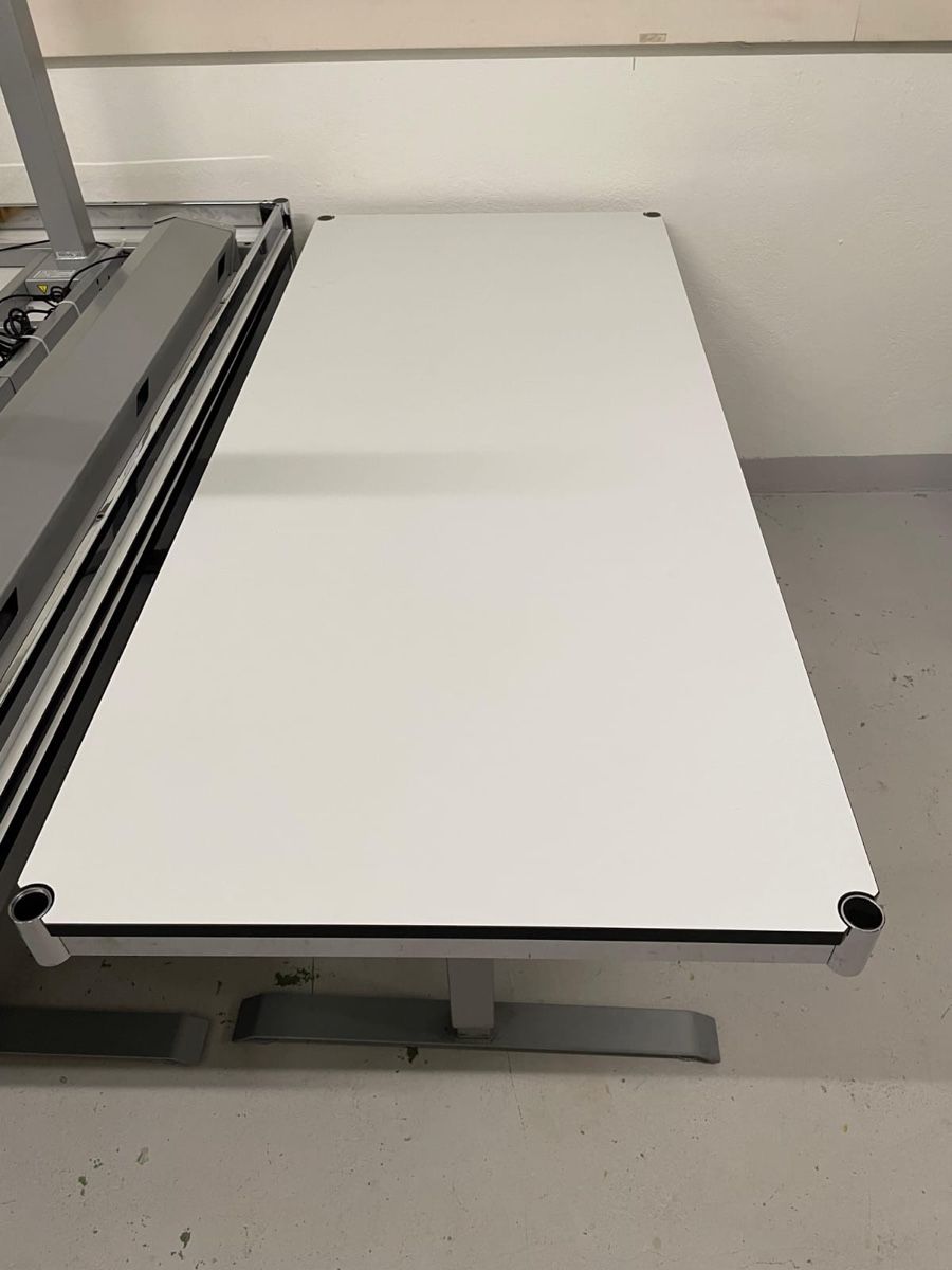 Schreibtische: Hubtisch/Stehtisch elektrisch, 4 Stück – Gebraucht aus Jonen von r-jeker 2