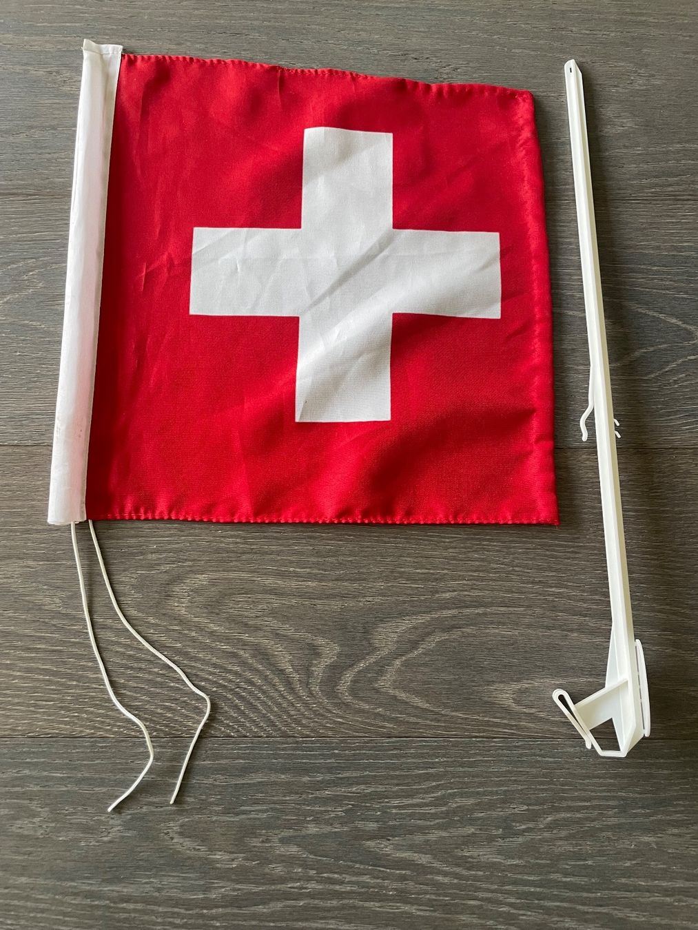 Drapeaux: Schweizer Auto Fahne - Fenster-Montage – D'occasion à Hünenberg par Betsch1 3
