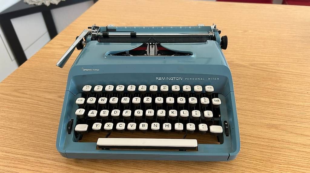 Macchine da scrivere: Reise Schreibmaschine – Usato da Rotkreuz venduto da jg41_bruno 2